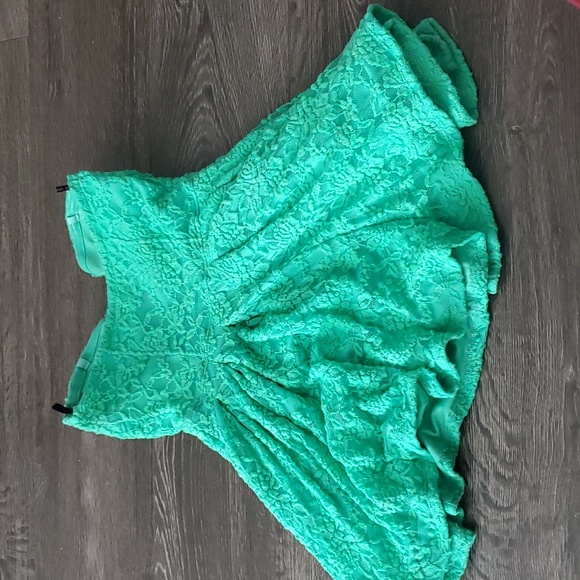 💚 Green Lace Material Girl Romper - Small Strapless with Pockets and Straps - Picture 6 of 10